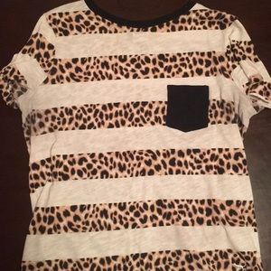 Cheetah black and white striped T-shirt w/ pocket
